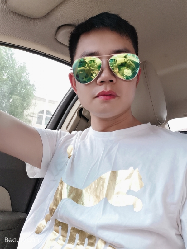 奋斗的第一张照片--澳门中老年相亲网